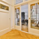 Klamka do drzwi przesuwnych i ukrytych – czym się różni?